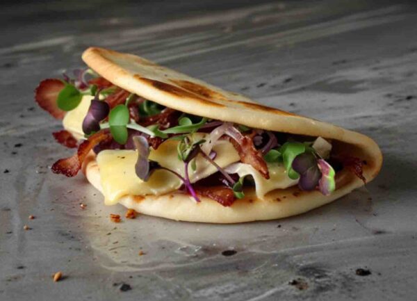 Piadina bacon, formaggio e ravanello